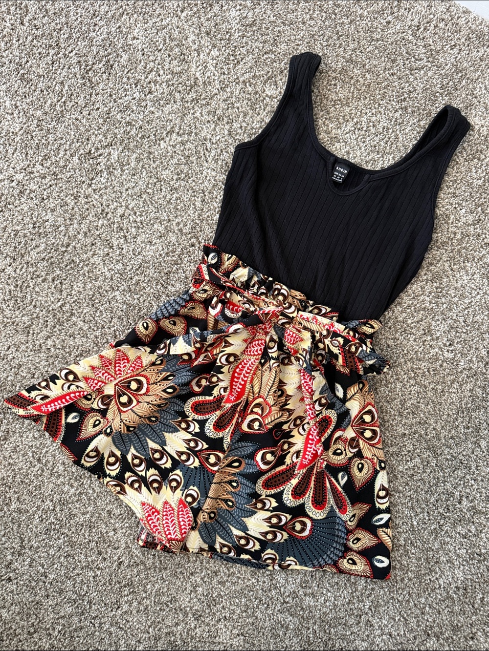 🚨Price Drop🚨 Black & Multicolor Printed Waist-Tie Women’s Romper